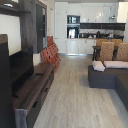 Napsug�r Apartman Ez�stpart
