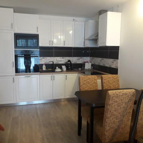 Napsug�r Apartman Ez�stpart