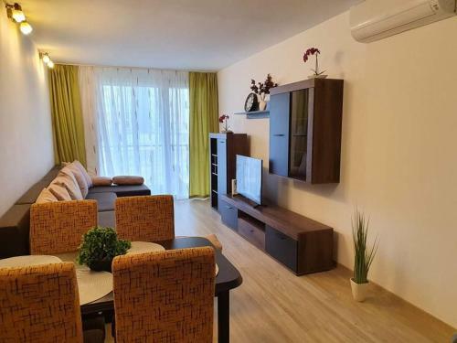 Napsug�r Apartman Ez�stpart