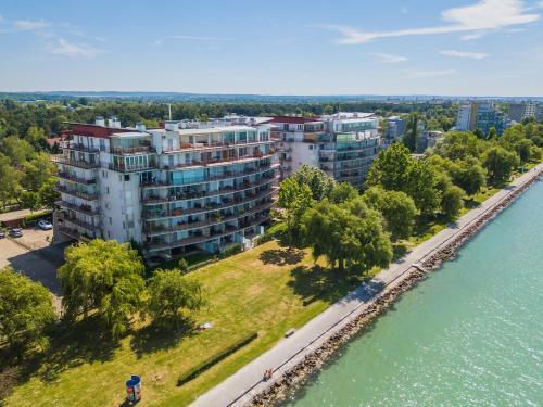 Bltn Panorama Apartment