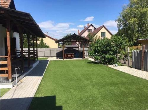 D�zsa Apartman