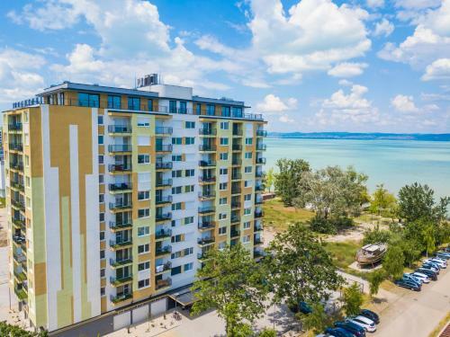 Mf Silverhome 402 Apartment