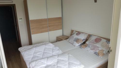 Cadet Apartman With Lake View