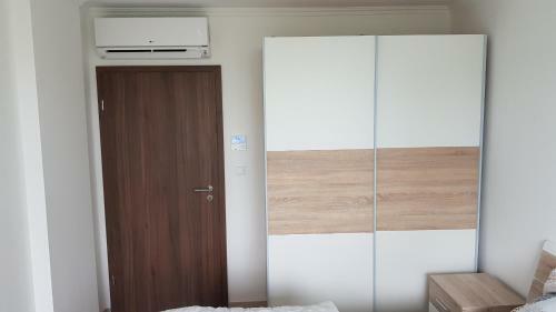 Cadet Apartman With Lake View