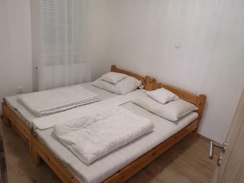 Nella Apartman