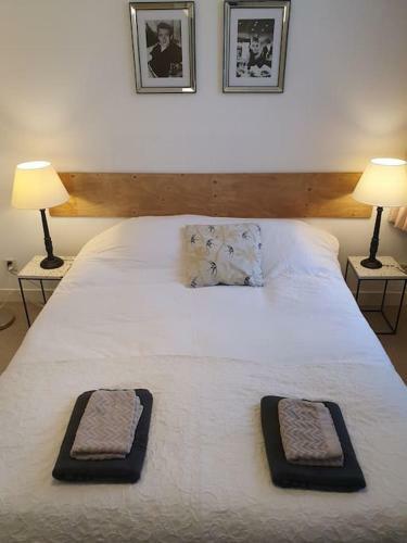 Canal House 8 Person