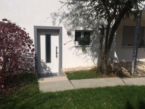 Ruhiges Und Zentral Gelegenes Apartment