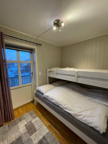 Stetind - Modern Apartment With Free Parking