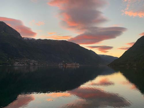 Apartamento Trolltunga Fjordview