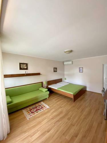 Hostal Apartm�nov� Dom Fl�ra