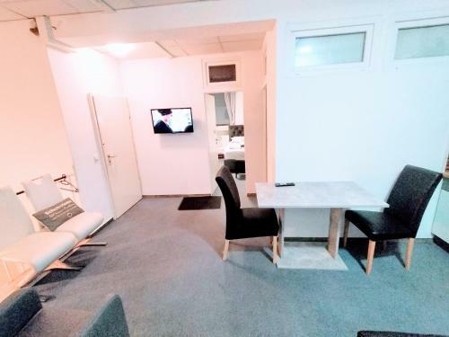 Fmi Apartments