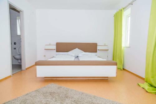 Hostal Taverna Unik