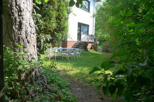 Apartamentos O11- Gro�z�gige Fewo Im K�nstlerhaus