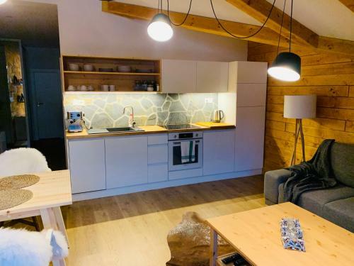 L�?nica Apartments T�le