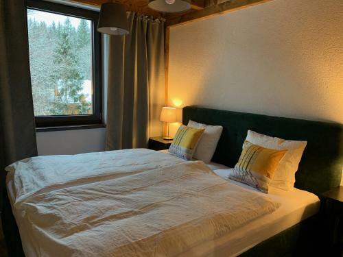 L�?nica Apartments T�le