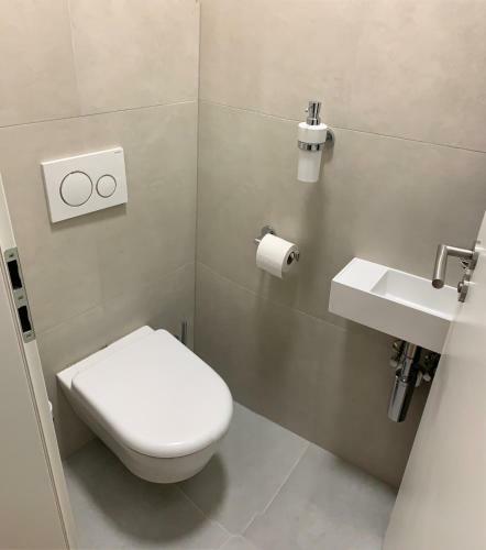 L�?nica Apartments T�le
