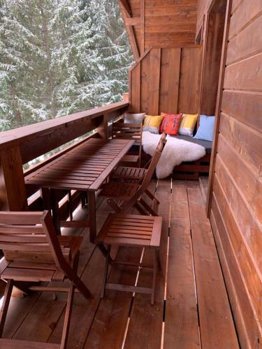 L�?nica Apartments T�le