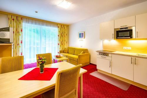 Landhotel Und Aparthotel Almr�sl