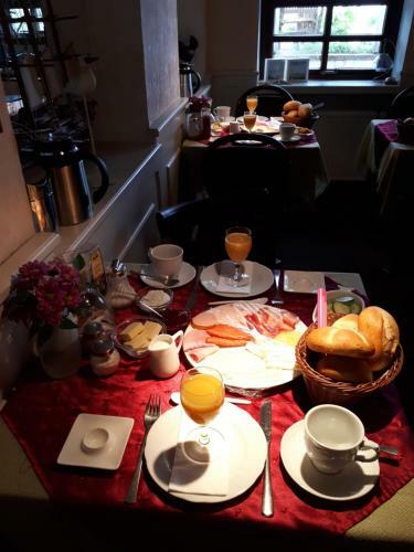 Hostal Hotel To Olen Sl��s Dageb�ll