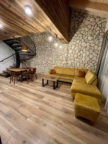 Apartmany Dem�novka