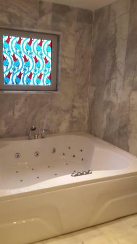 5br, Central Villa With Private Pool