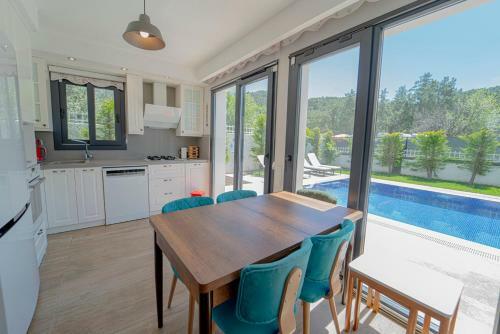 3 Bedroom Triplex Villa