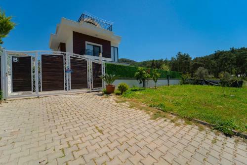 3 Bedroom Triplex Villa