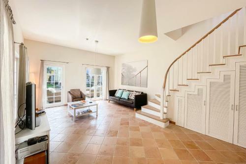 Romantic Canal Villa. Private Dock & Beach Access