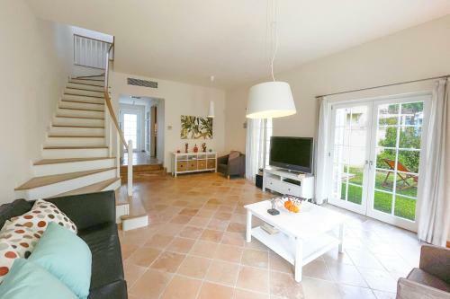 Romantic Canal Villa. Private Dock & Beach Access