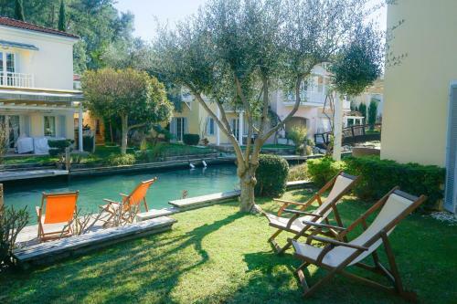 Romantic Canal Villa. Private Dock & Beach Access