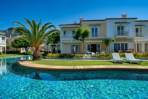 Romantic Canal Villa. Private Dock & Beach Access