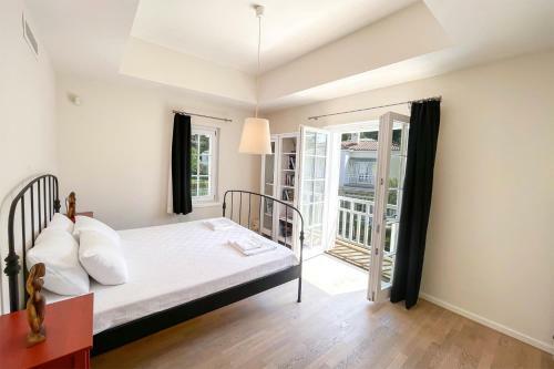 Romantic Canal Villa. Private Dock & Beach Access