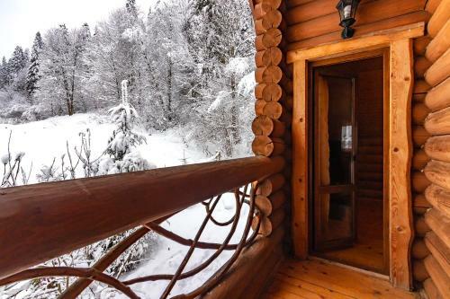 Mayak Chalet Resort Mykulychyn