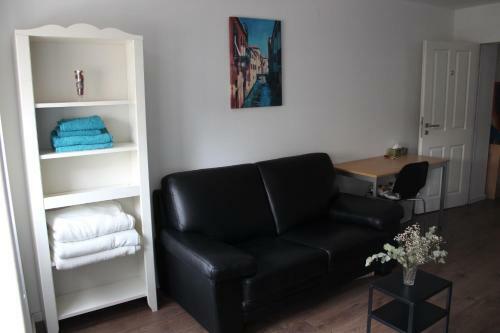 Bed & Breakfast Rooms In Shared House Saarbrucken Center