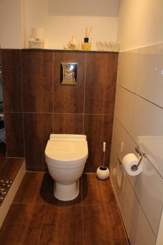 Bed & Breakfast Rooms In Shared House Saarbrucken Center