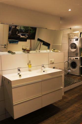Bed & Breakfast Rooms In Shared House Saarbrucken Center
