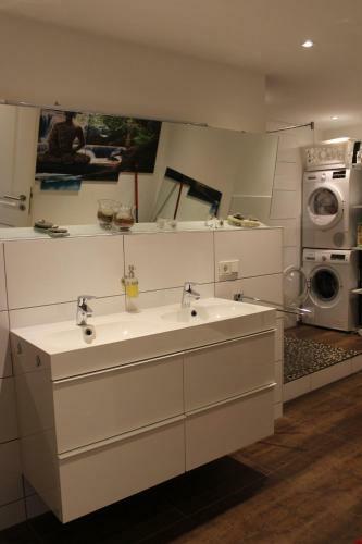 Bed & Breakfast Rooms In Shared House Saarbrucken Center