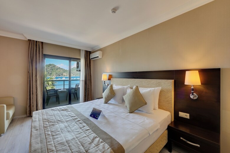 Hotel Faros Premium Beach