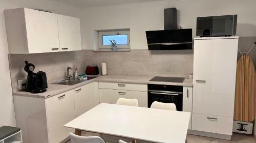Awad?s White Apartment