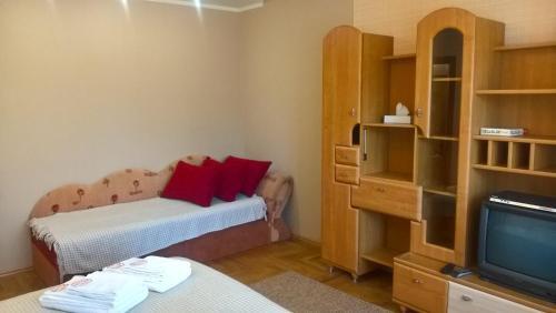 Garden Apartment 27