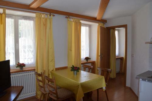 Apartamento Ferienwohnung Im G�stehaus Adler Albtal