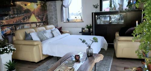 Apart-terrace On Baker Street