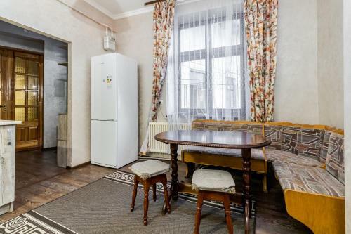 Akademika Hnatyuka Apartment