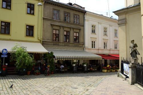 Old Lemberg (3 Rooms Lux Apartment )