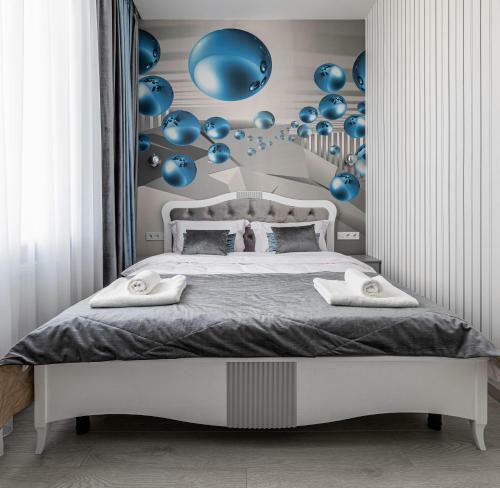 Rynok Square City Center Two Bedroom Apartment!