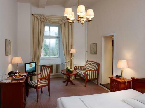 Hotel Und Restaurant Burg Schnellenberg