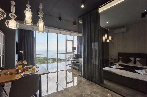 Gagarin Plaza Luxury Sea View Apartments