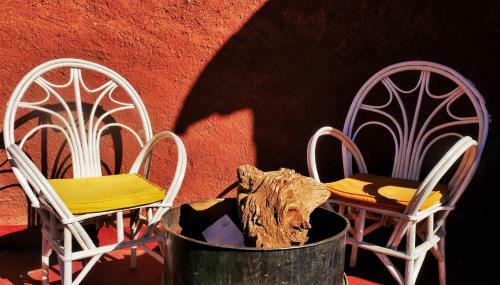 Hostal Monkey Fingers By Fatima Mellal