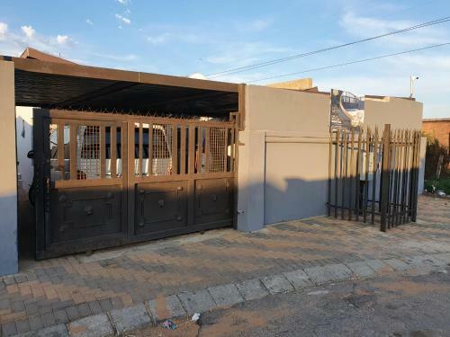 Hostal The Villa Soweto