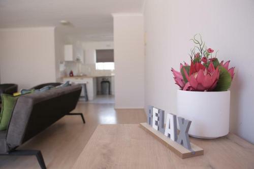 Holiday Apartment - 2min From Beach (Melkbosstrand, Cape Town)